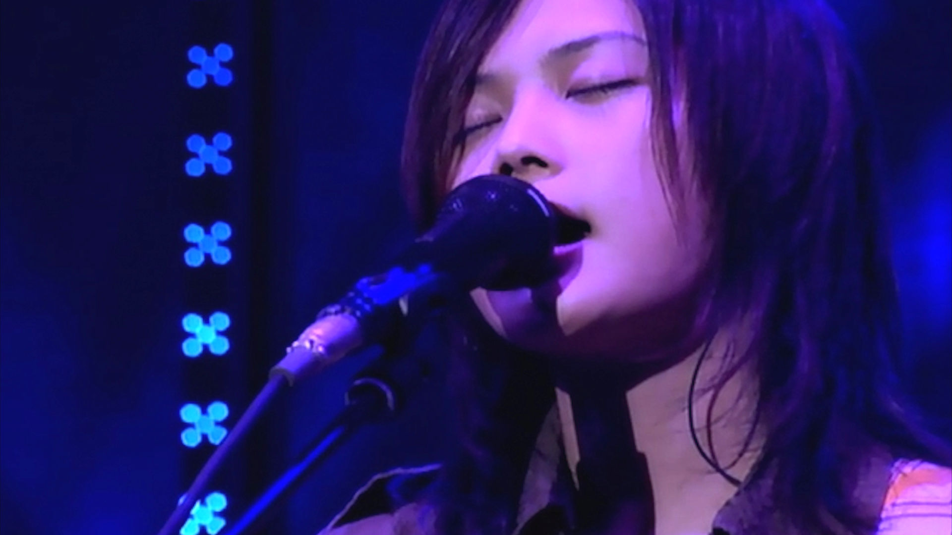 YUI — Umbrella (Live at Shibuya C.C.Lemon_Hall 2007.06.01) – YUI